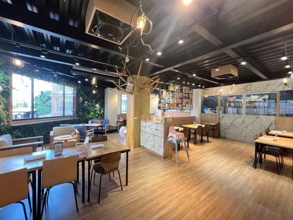 森林小徑健行店用餐環境